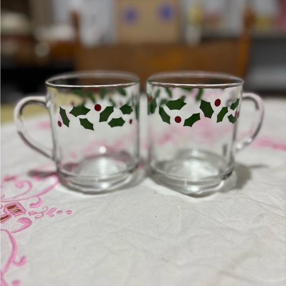 Vintage Luminarc Festive Holly Glass Mugs - Set of 2 - Picture 3 of 6